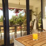 In Ermioni Mit Gemeinschaftlichem Pool- Grill Und Terrasse By Interhome Thermisía