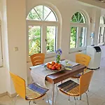 In Ermioni Mit Gemeinschaftlichem Pool- Grill Und Terrasse By Interhome Thermisía