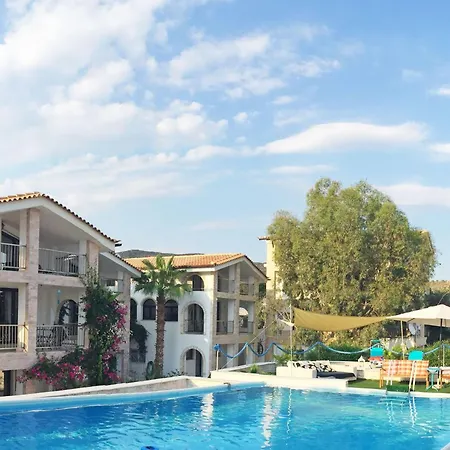 In Ermioni Mit Gemeinschaftlichem Pool- Grill Und Terrasse By Interhome Ferienhaus