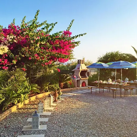 In Ermioni Mit Gemeinschaftlichem Pool- Grill Und Terrasse By Interhome Ferienhaus *