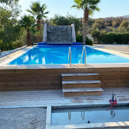 Ferienhaus In Ermioni Mit Gemeinschaftlichem Pool- Grill Und Terrasse By Interhome