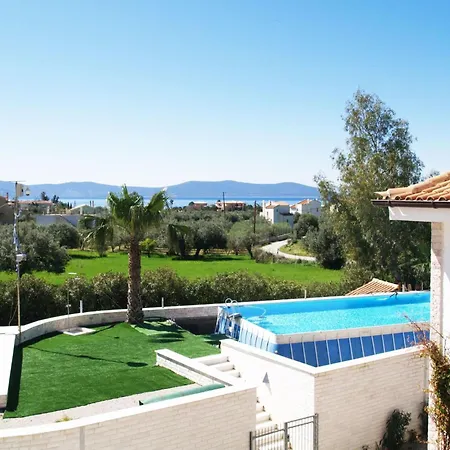 In Ermioni Mit Gemeinschaftlichem Pool- Grill Und Terrasse By Interhome * Thermisía