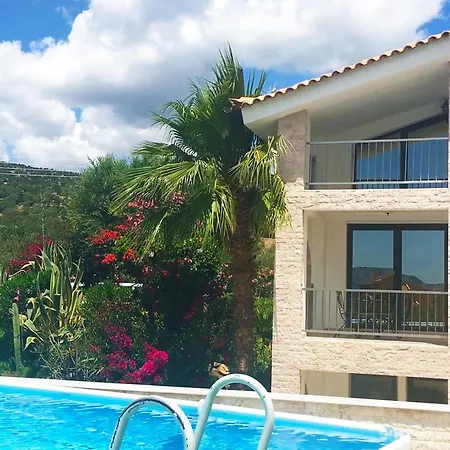 Ferienhaus In Ermioni Mit Gemeinschaftlichem Pool- Grill Und Terrasse By Interhome