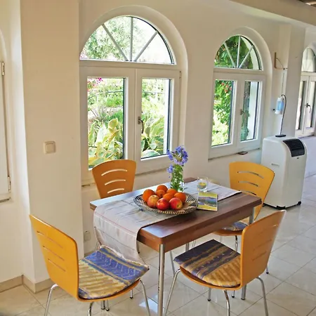 In Ermioni Mit Gemeinschaftlichem Pool- Grill Und Terrasse By Interhome Thermisía