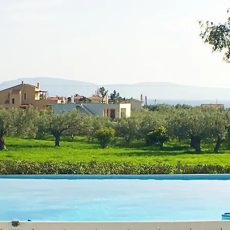 In Ermioni Mit Gemeinschaftlichem Pool- Grill Und Terrasse By Interhome