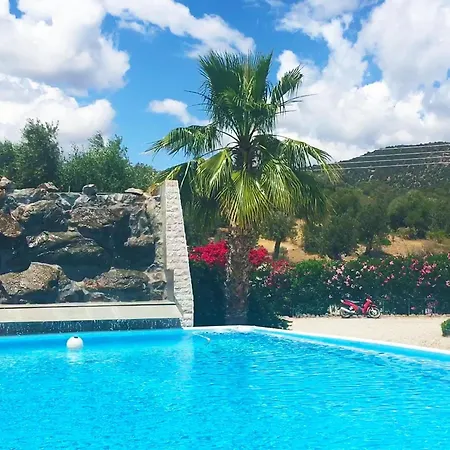 In Ermioni Mit Gemeinschaftlichem Pool- Grill Und Terrasse By Interhome