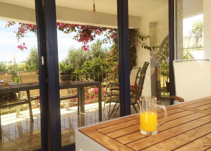 In Ermioni Mit Gemeinschaftlichem Pool- Grill Und Terrasse By Interhome Thermisía