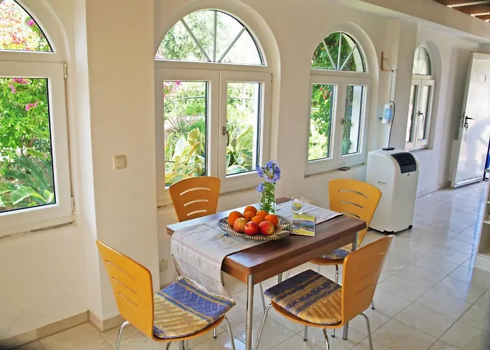 In Ermioni Mit Gemeinschaftlichem Pool- Grill Und Terrasse By Interhome Thermisía