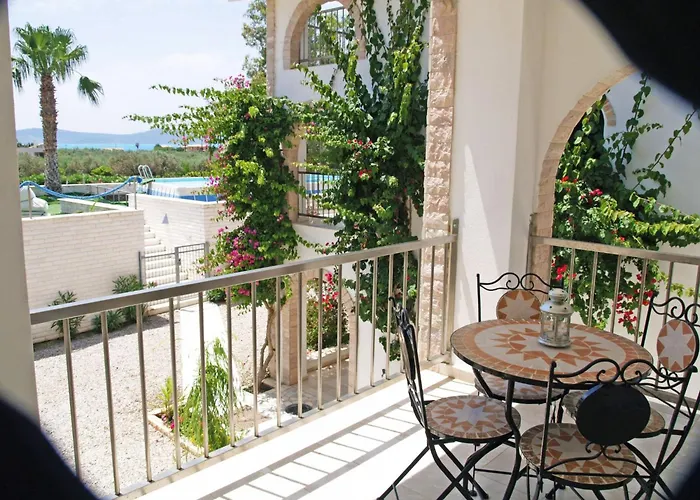 Ferienhaus In Ermioni Mit Gemeinschaftlichem Pool- Grill Und Terrasse By Interhome *