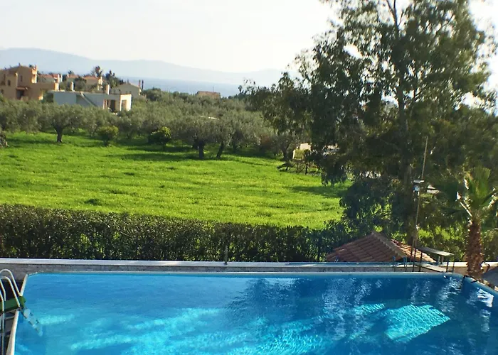 In Ermioni Mit Gemeinschaftlichem Pool- Grill Und Terrasse By Interhome 別荘 *