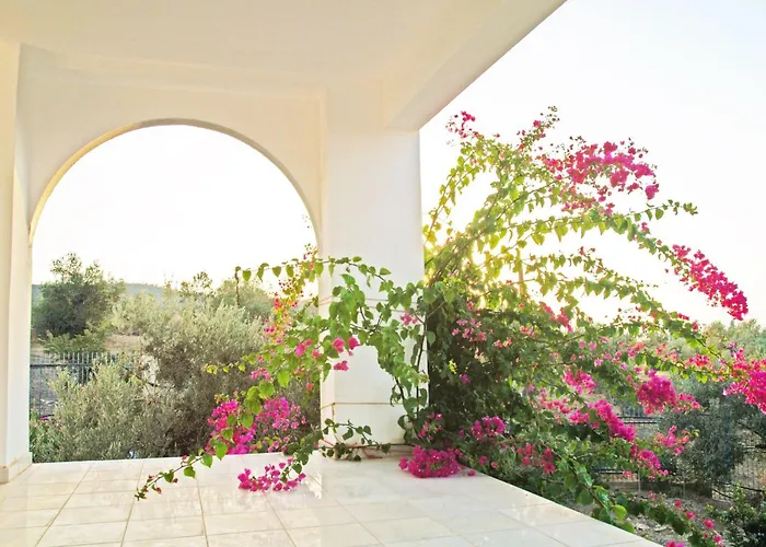 In Ermioni Mit Gemeinschaftlichem Pool- Grill Und Terrasse By Interhome Thermisía