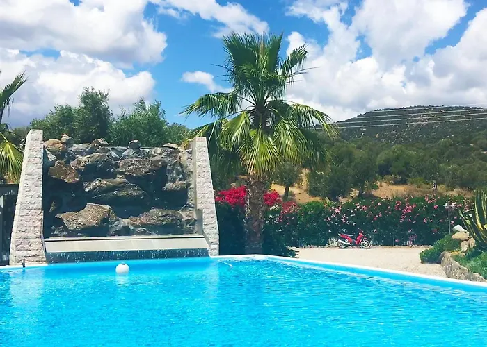 In Ermioni Mit Gemeinschaftlichem Pool- Grill Und Terrasse By Interhome