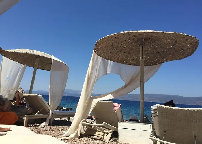 In Ermioni Mit Gemeinschaftlichem Pool- Grill Und Terrasse By Interhome