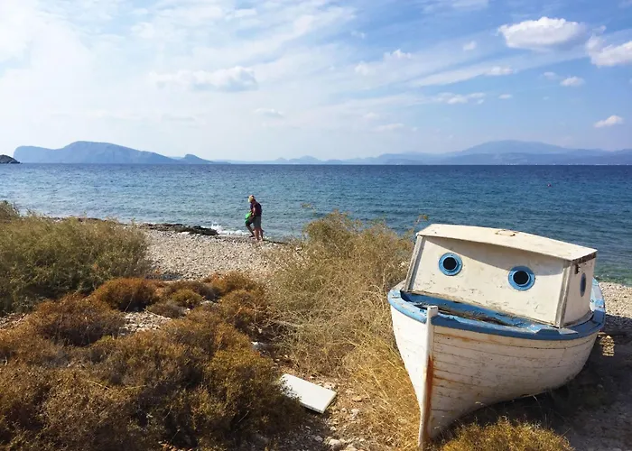 In Ermioni Mit Gemeinschaftlichem Pool- Grill Und Terrasse By Interhome