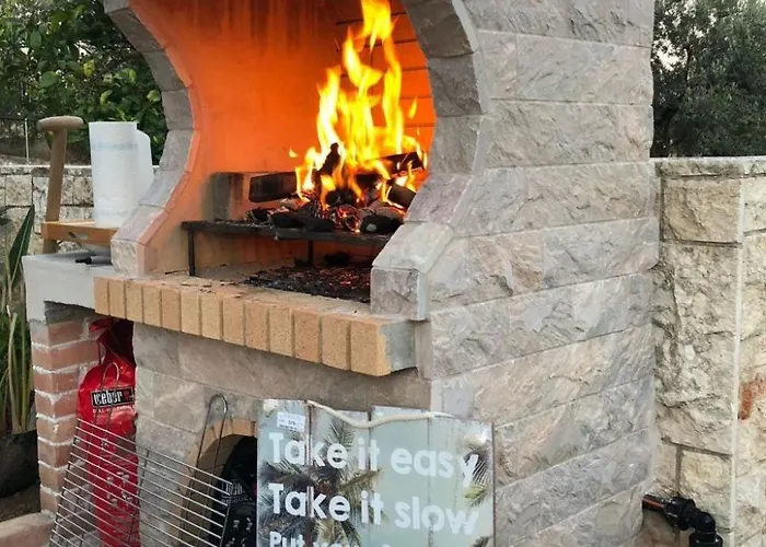 別荘 In Ermioni Mit Gemeinschaftlichem Pool- Grill Und Terrasse By Interhome